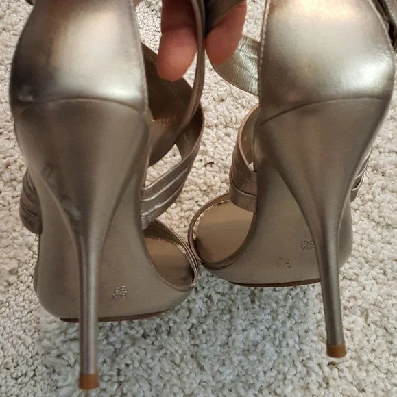 Aldo Gold Leather Heel Buckle Closure Size 7 - Picture 4 of 7